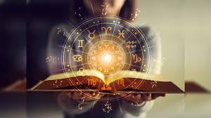 Why More People Are Turning to Online Astrologers in the Digital Age