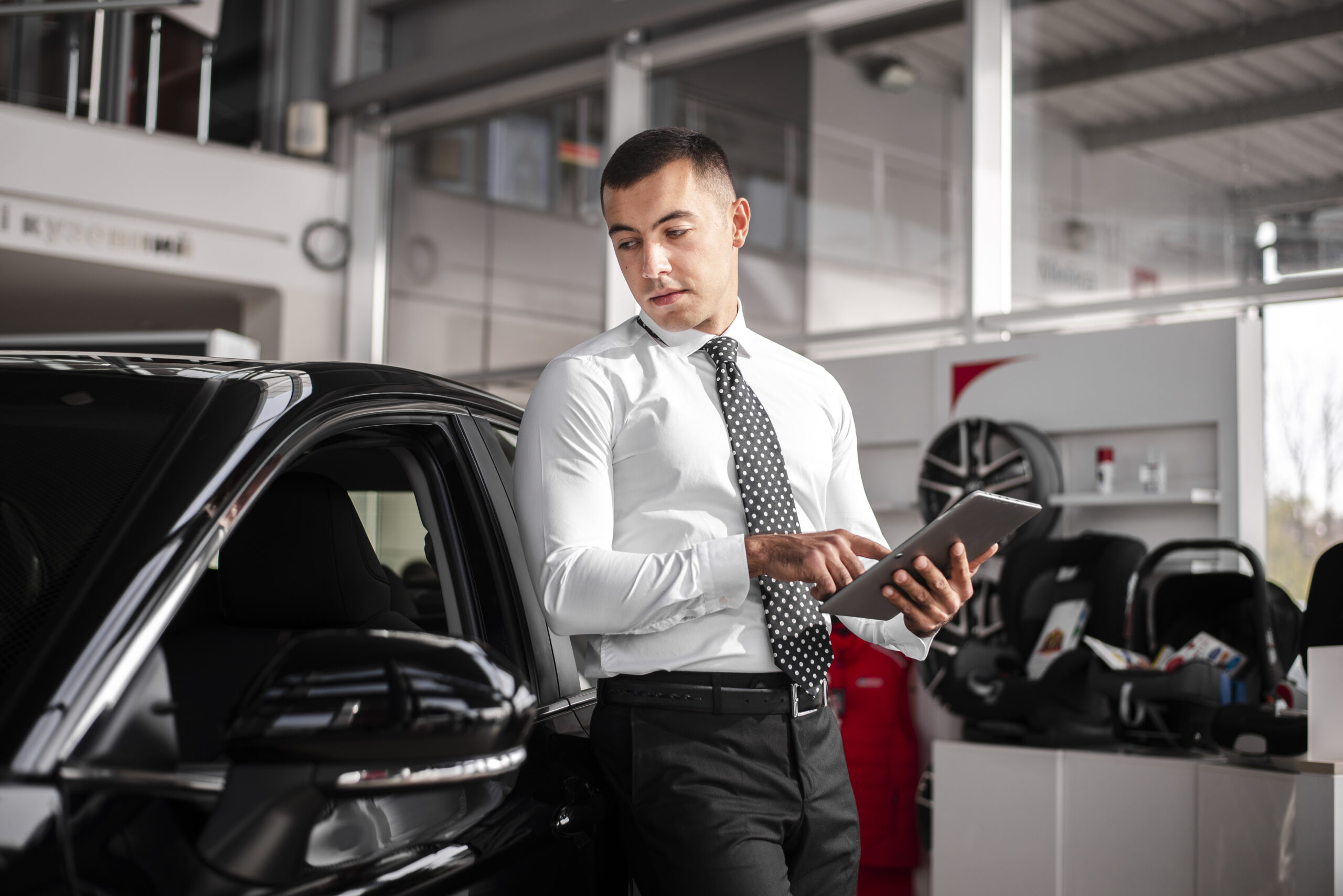 From Manual to Digital Transforming Dealerships with Auto Dealer Software